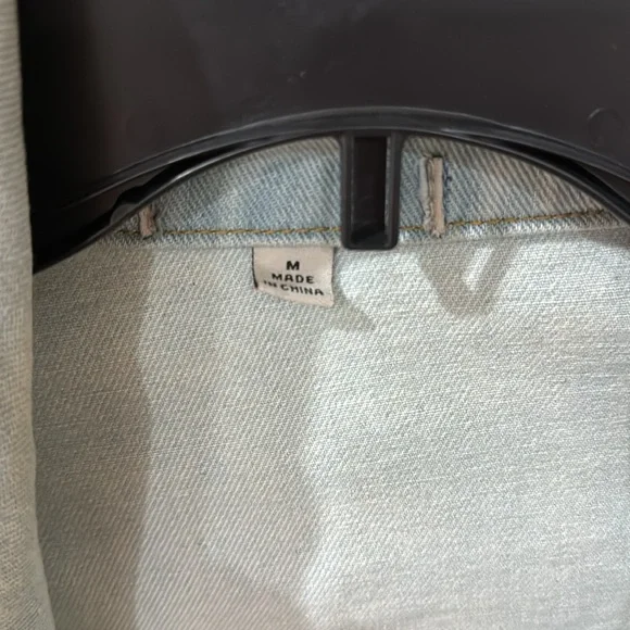 VintageMedium Denim jacket that has The Rolling Stones appliqués on the back☘️ - Picture 3 of 7